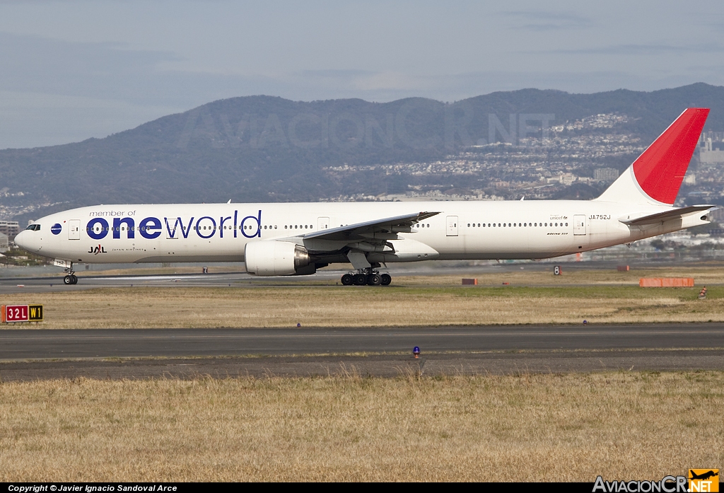 JA752J - Boeing 777-346 - Japan Airlines