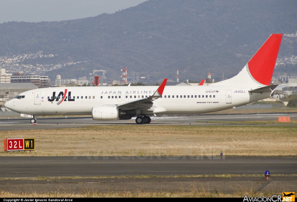 JA302J - Boeing 737-846 - Japan Airlines