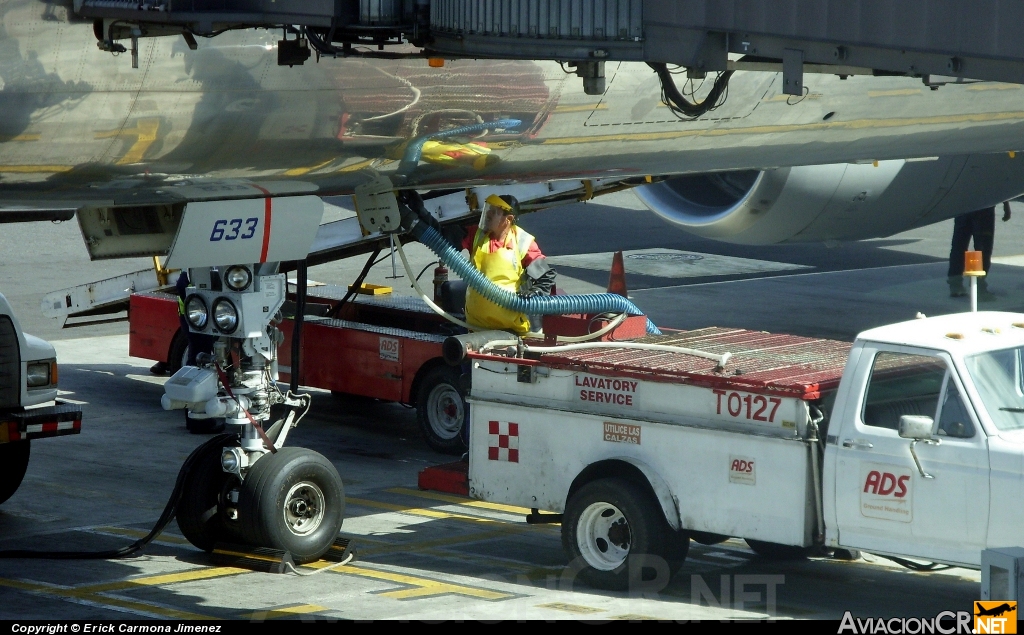 N633AA - Boeing 757-223 - American Airlines