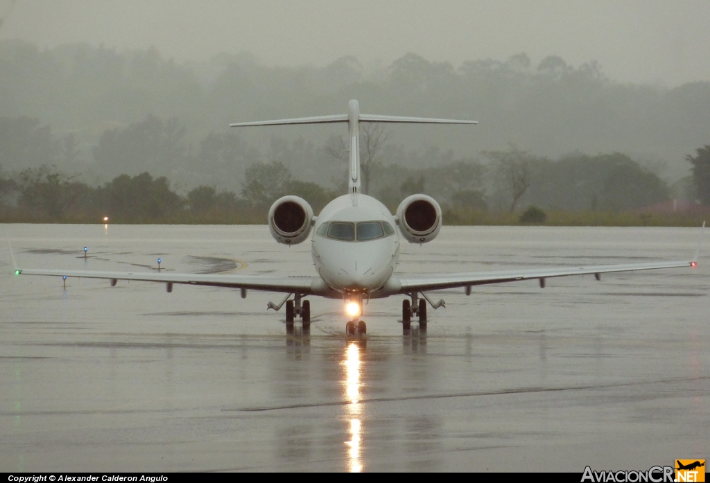 N801EL - Bombardier BD-100-1A10 Challenger 300 - Privado