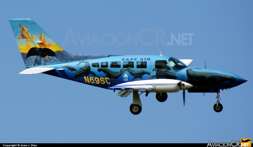 N69SC - Cessna 402C - Cape Air