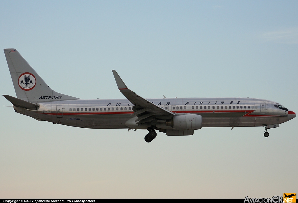 N951AA - Boeing 737-823 - American Airlines
