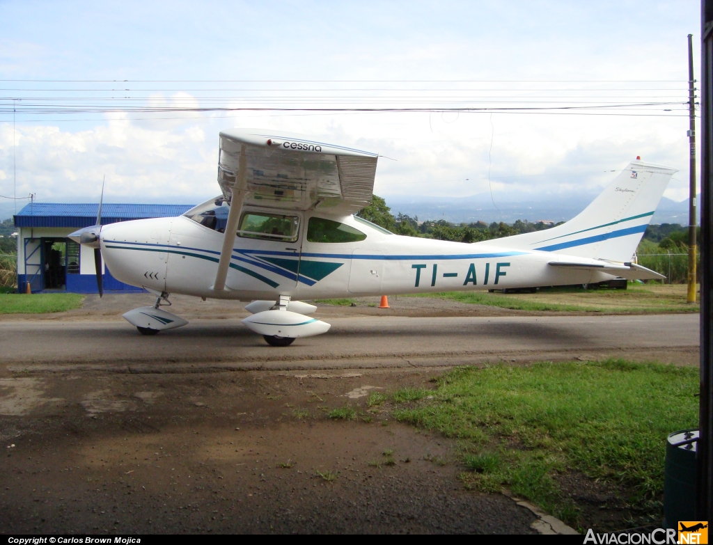 TI-AIF - Cessna 182L Skylane - Privado