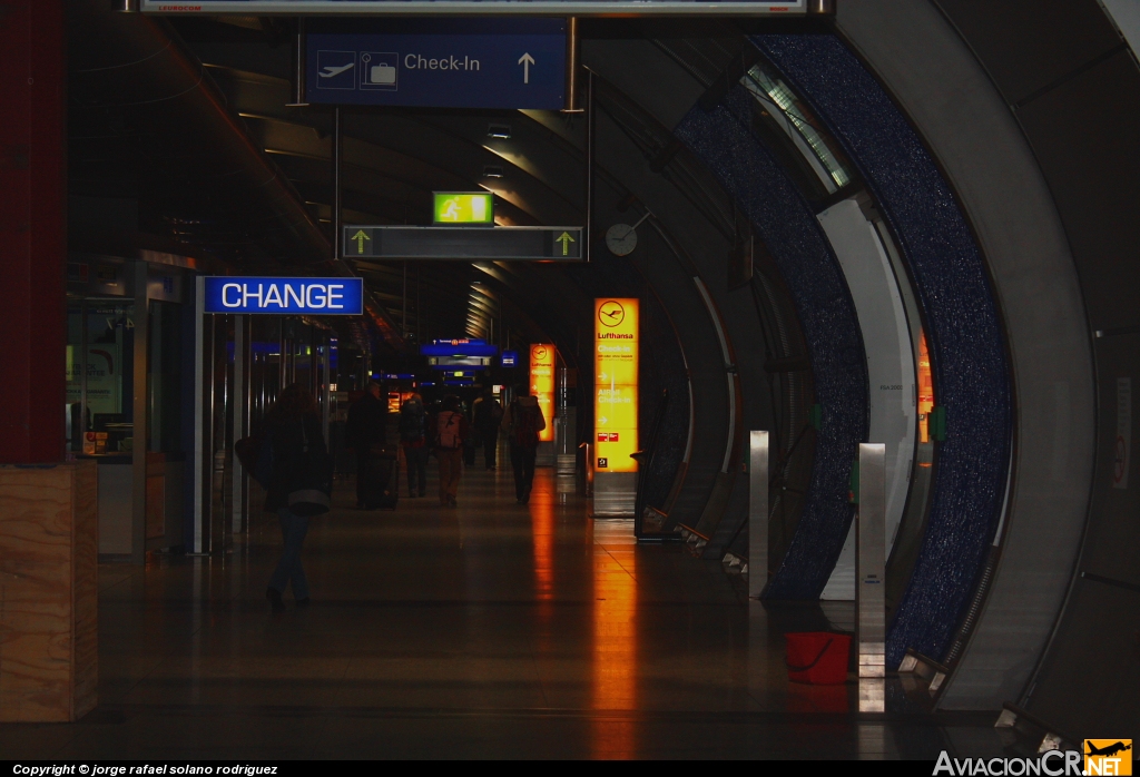 EDDF - Terminal- aeropuerto. - Aeropuerto