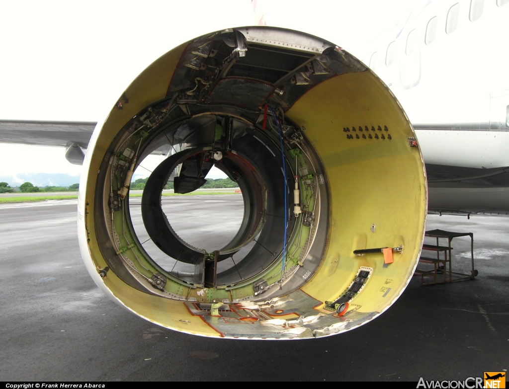 VP-CKZ - Boeing 737-36E - Cayman Airways