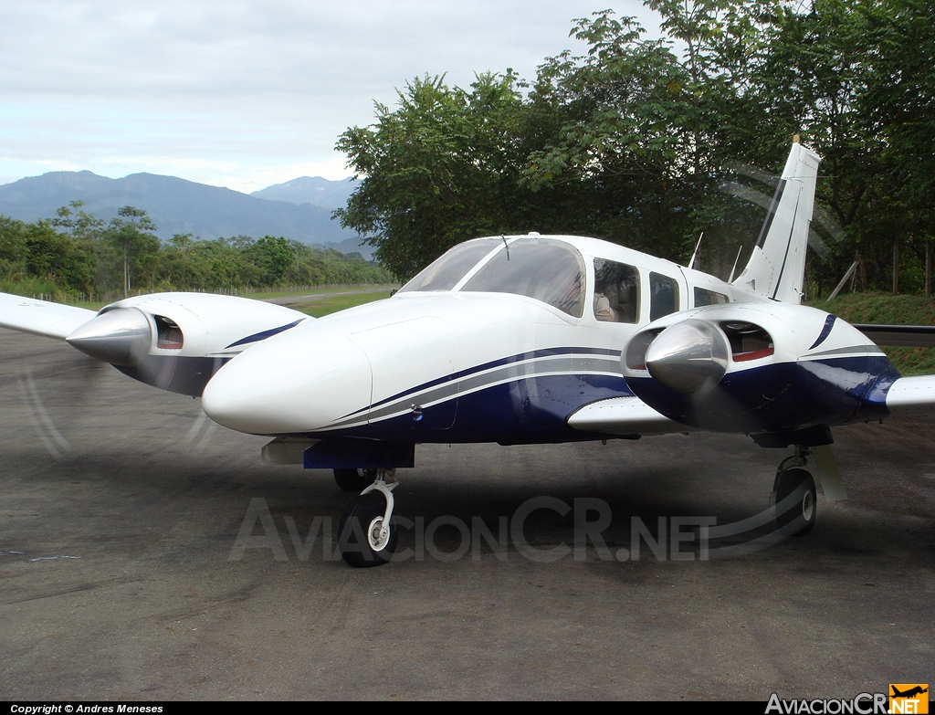 TI-AOP - Piper PA-34-200T Seneca II - Privado