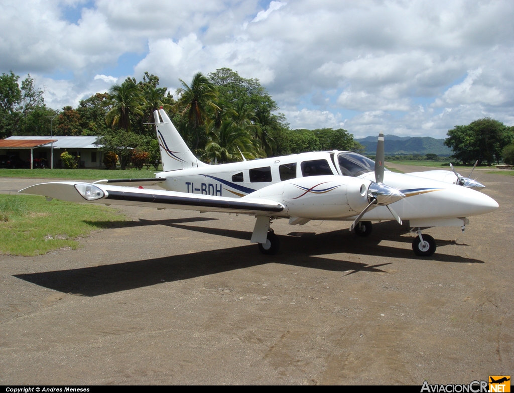 TI-BDH - Piper PA-34-200T Seneca - Privado