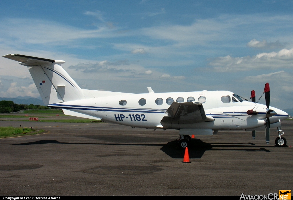 HP-1182 - Beechcraft Super King Air 300 - Privado