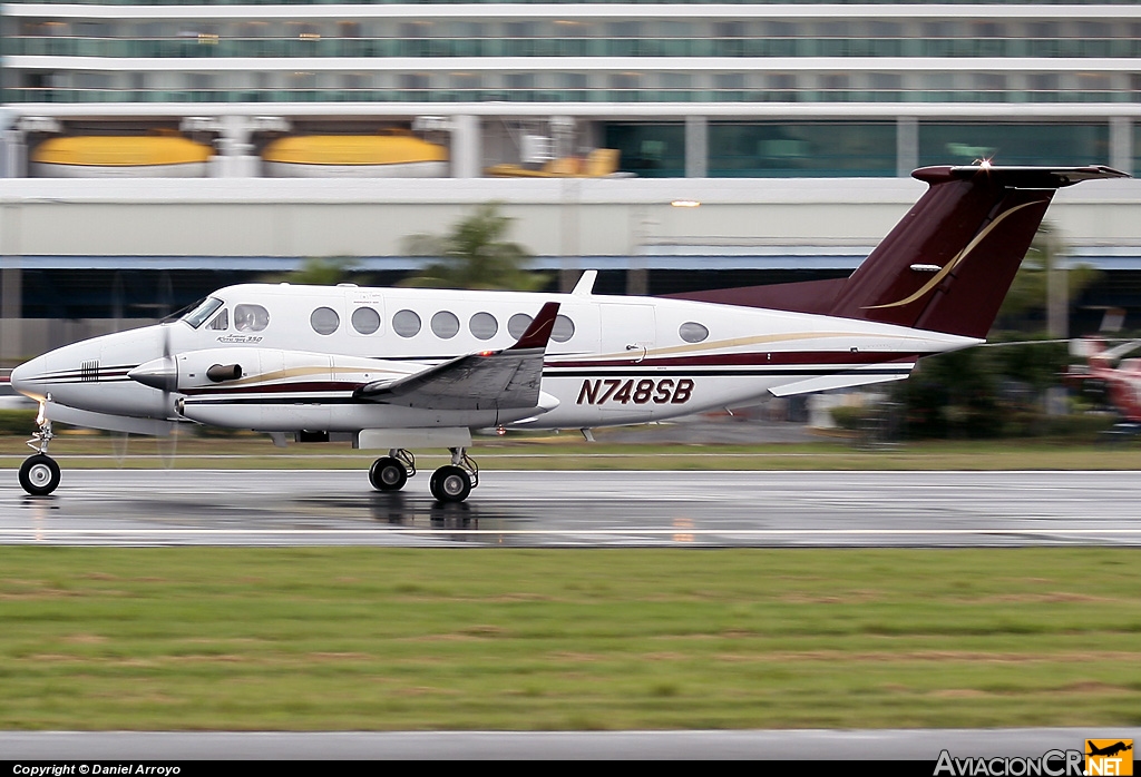 N748SB - Beechcraft B300 King Air 350 - Privado