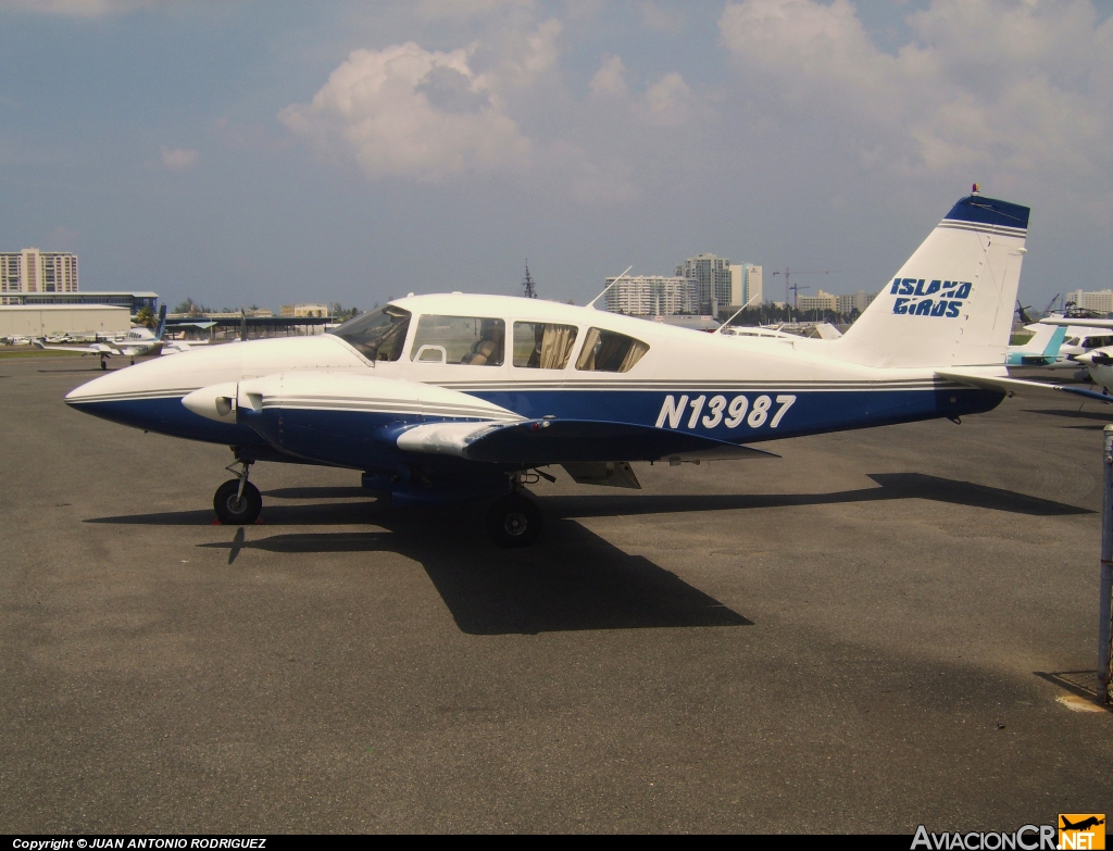 N13987 - Piper PA-23-250 Aztec - Privado