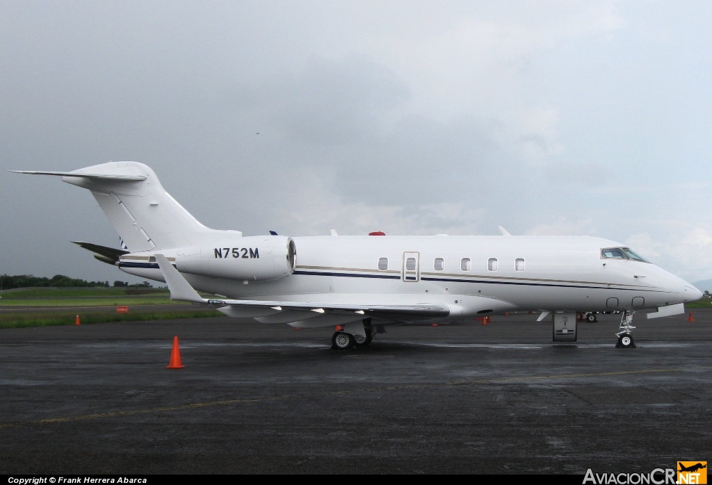N752M - Bombardier BD-100-1A10 Challenger 300 - Privado