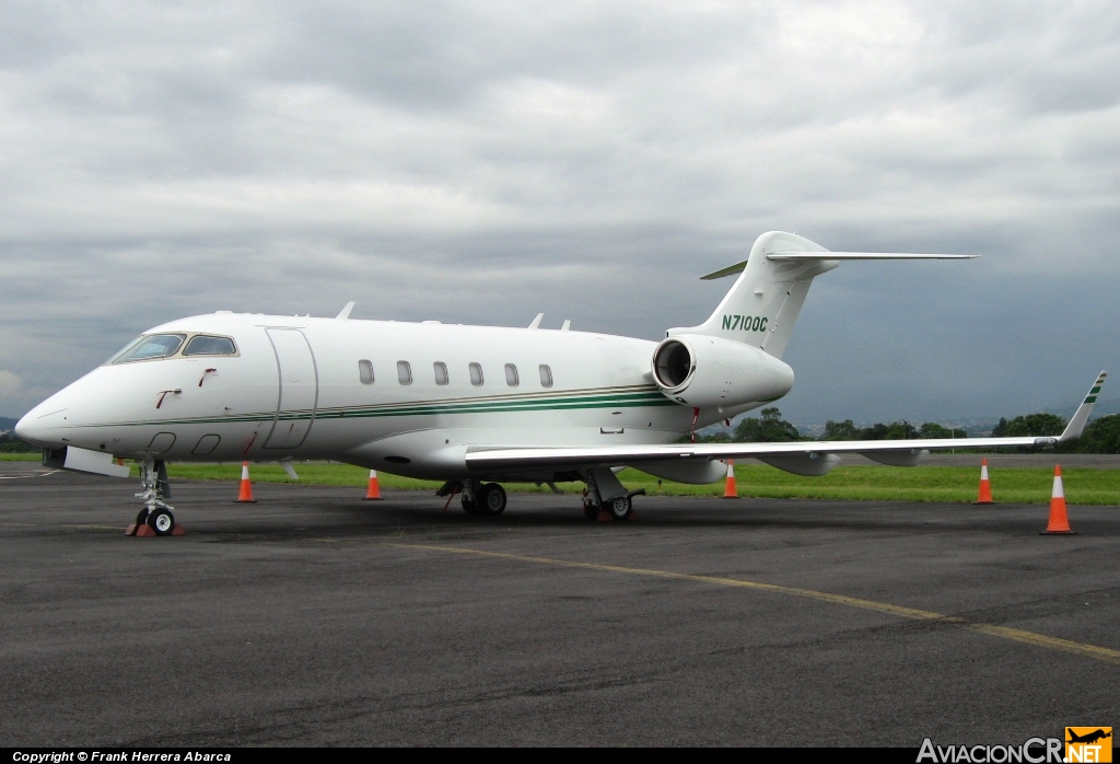 N7100C - Bombardier BD-100-1A10 Challenger 300 - Privado