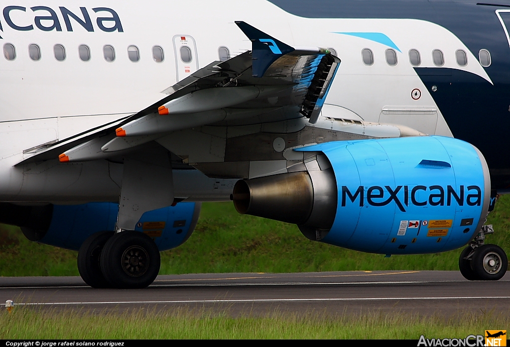 XA-UBY - Airbus A318-111 - Mexicana