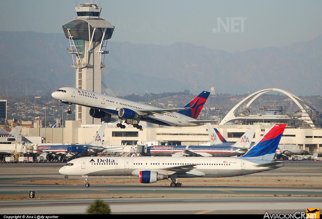 N752AT - Boeing 757-212 - Delta Air Lines