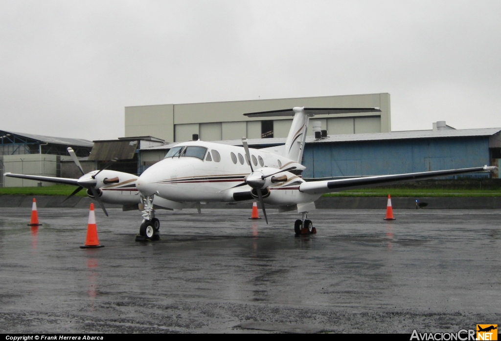N989LA - Beechcraft Super King Air 200 - Privado