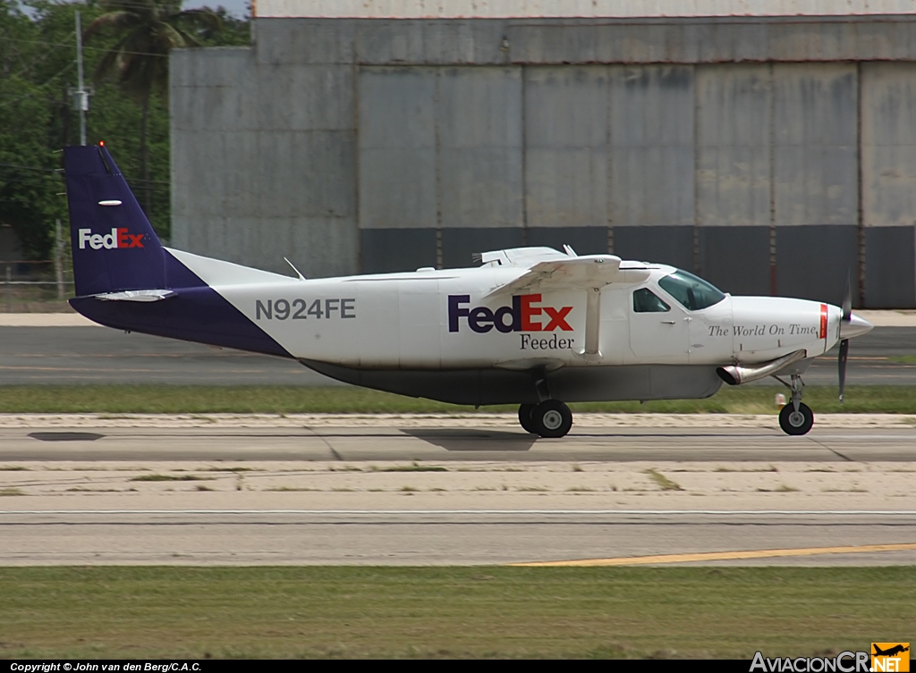 N924FE - Cessna 208B Super Cargomaster - FedEx Feeder (Mountain Air Cargo)