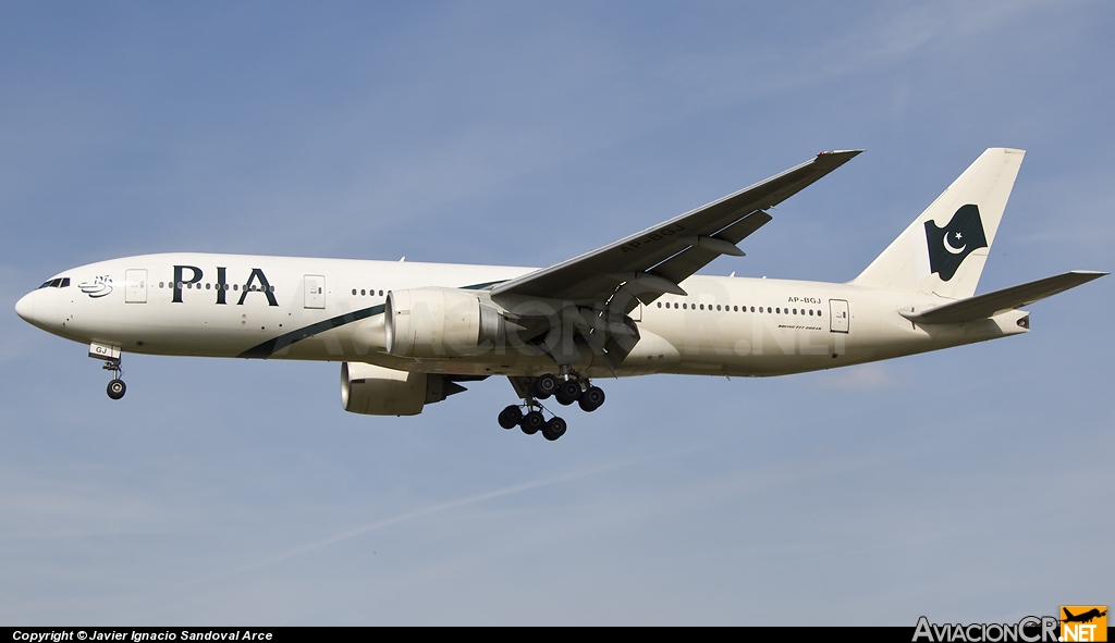 AP-BGJ - Boeing 777-240/ER - Pakistan International Airlines (PIA)