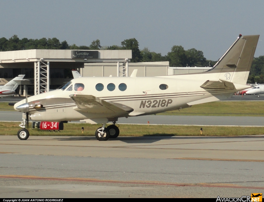 N3218P - Beechcraft C90A King Air - Privado