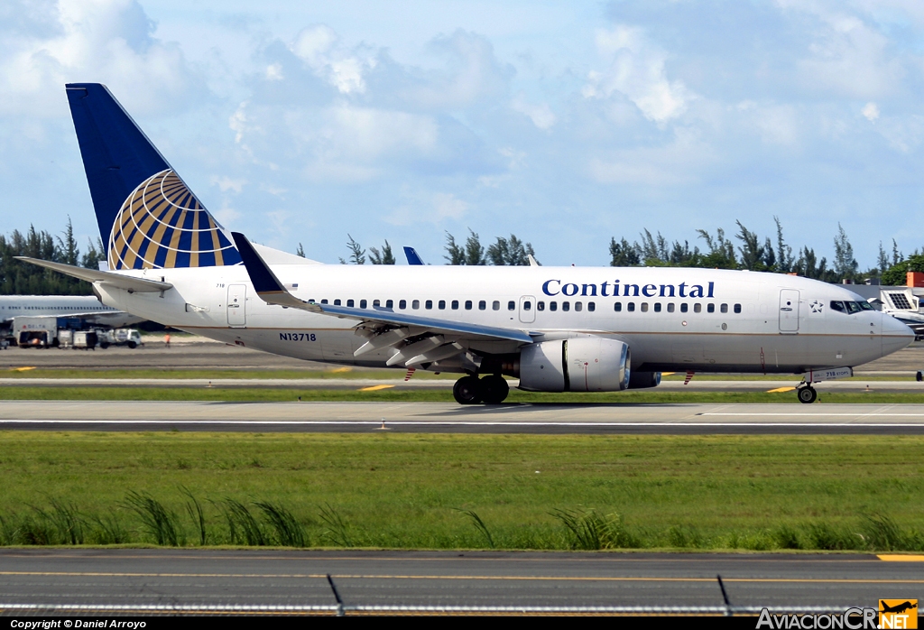 N13718 - Boeing 737-724 - Continental Airlines