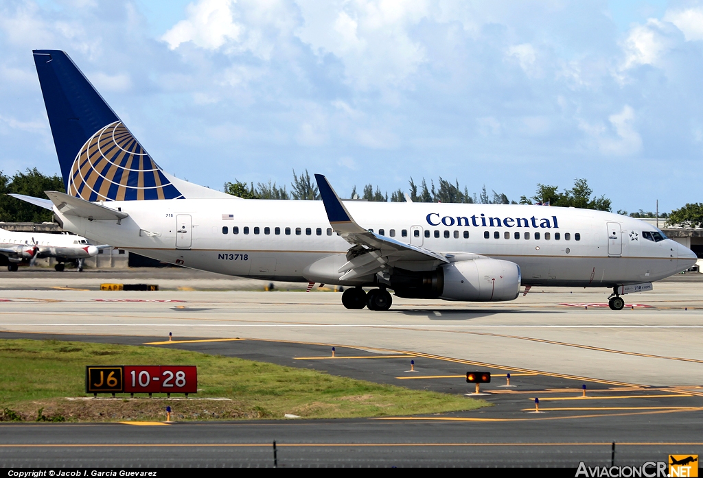 N13718 - Boeing 737-724 - Continental Airlines