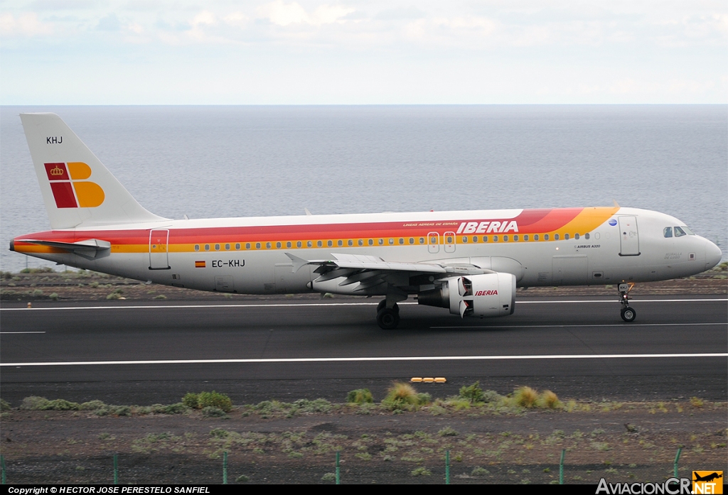 EC-KHJ - Airbus A320-214 - Iberia