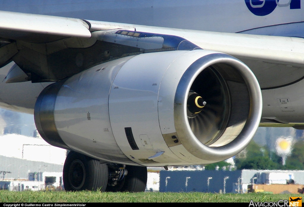 LV-BFO - Airbus A320-233 - LAN Argentina