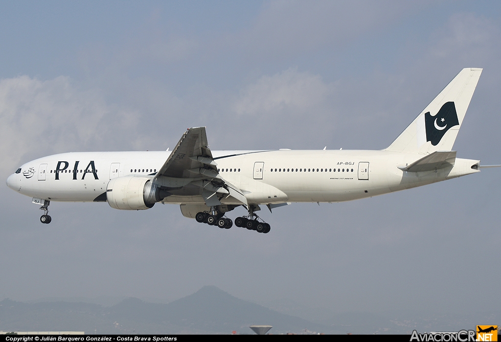 AP-BGJ - Boeing 777-240/ER - Pakistan International Airlines (PIA)