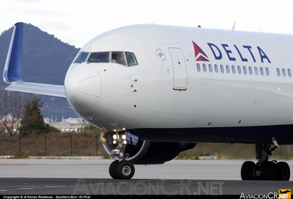 N1607B - Boeing 767-332/ER - Delta Airlines