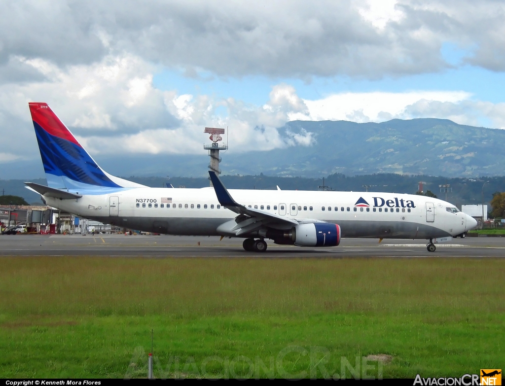 N37700 - Boeing 737-832 - Delta Airlines