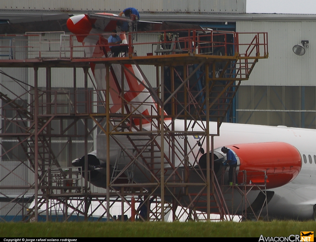 8P-IGB - McDonnell Douglas MD-82 (DC-9-82) - REDjet