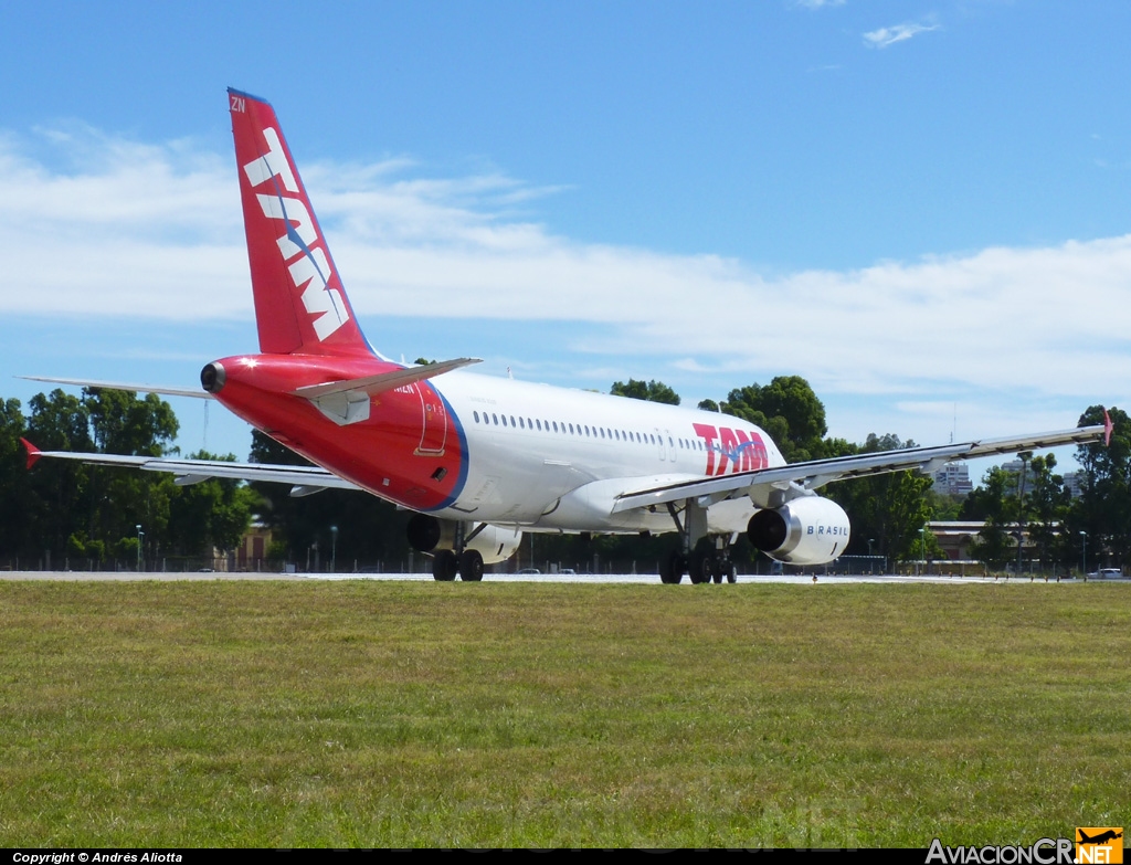 PT-MZN - Airbus A320-231 - TAM