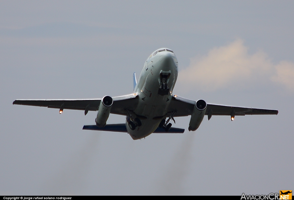 C-GKCP - Boeing 737-217/Adv - Canadian North