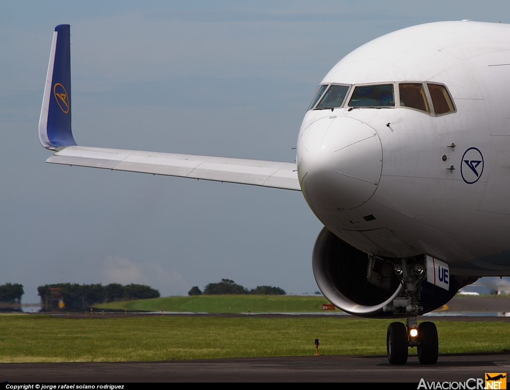 D-ABUE - Boeing 767-330/ER - Condor
