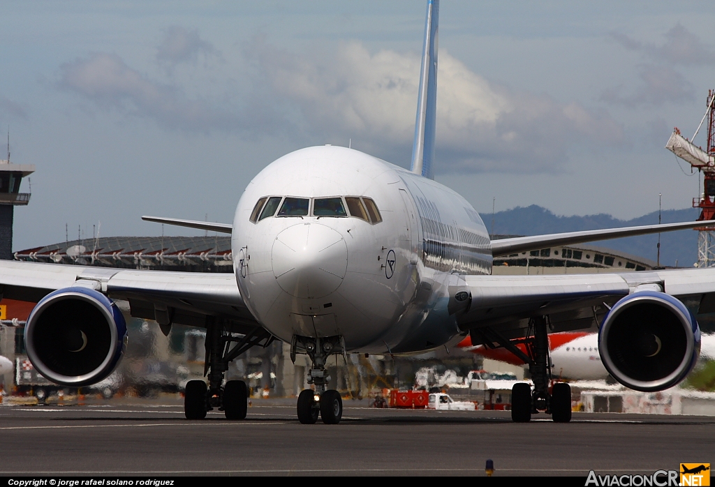 D-ABUE - Boeing 767-330/ER - Condor