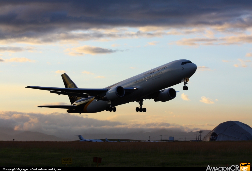 N339UP - Boeing 767-34AF/ER - UPS - United Parcel Service