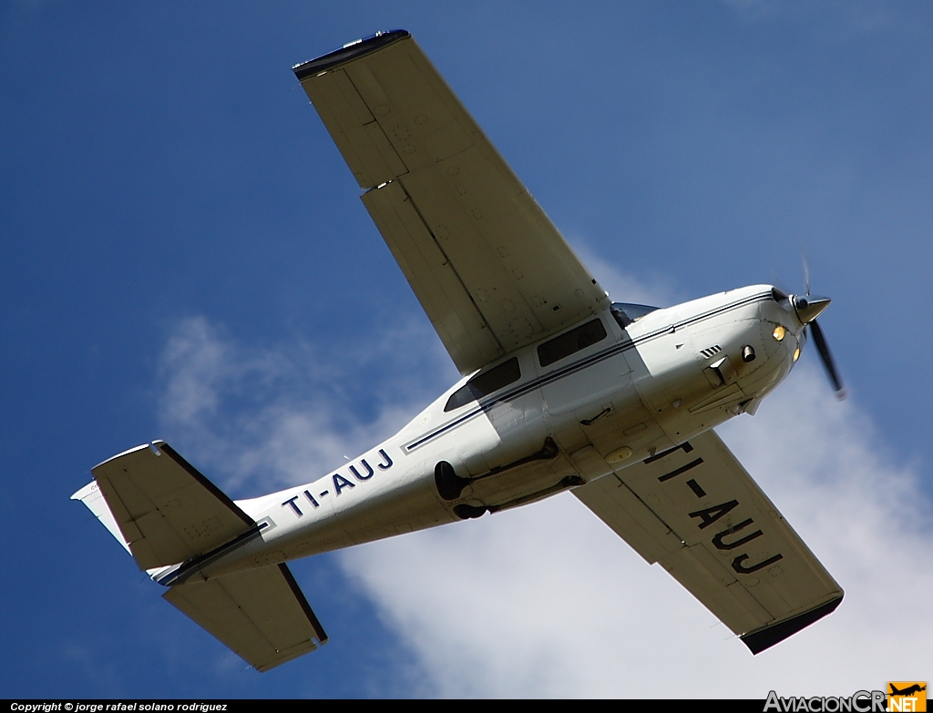 TI-AUJ - Cessna T210M Centurion II - Privado