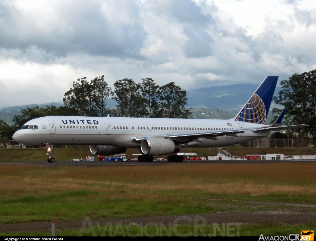 N12125 - Boeing 757-224 - UNITED (United-Continental)