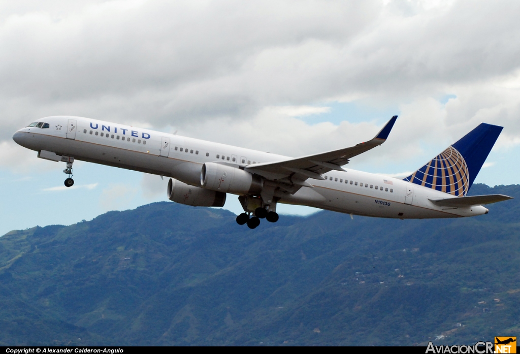 N19136 - Boeing 757-224 - Continental Airlines