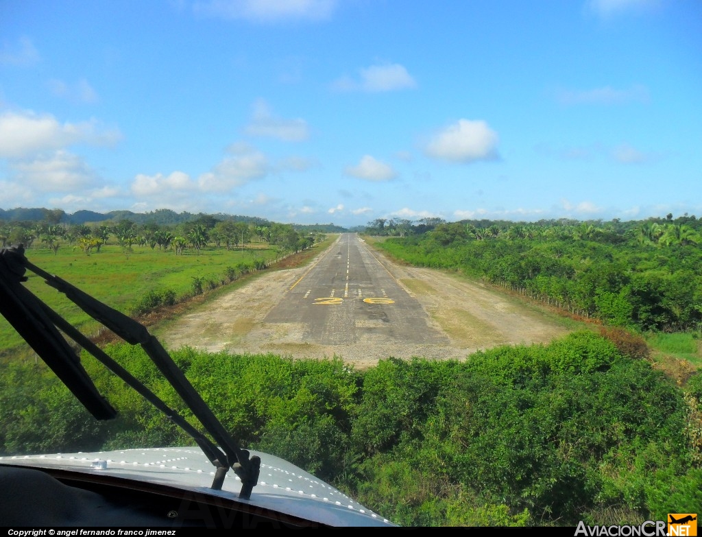 TG-JOC - De Havilland Canada DHC-6-200 Twin Otter - Aero Ruta Maya