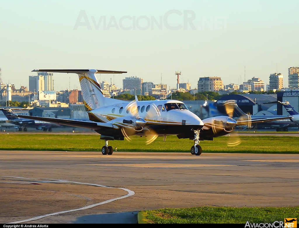 LV-AXO - Beechcraft Super King Air B200 - Privado