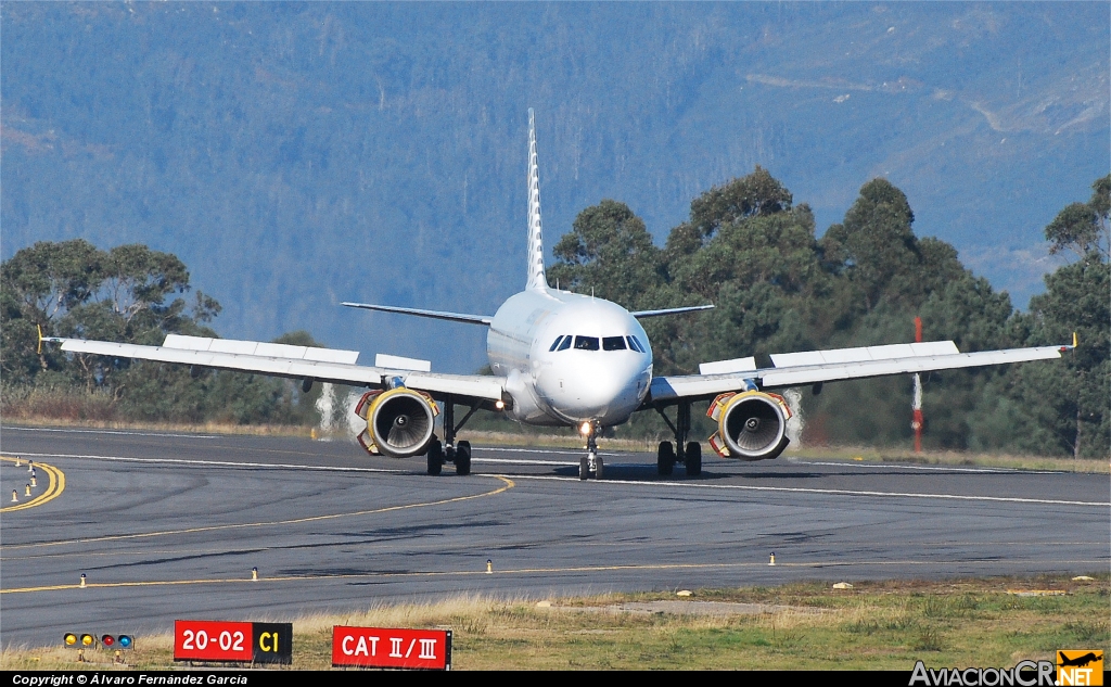 EC-HQL - Airbus A320-214 - Vueling