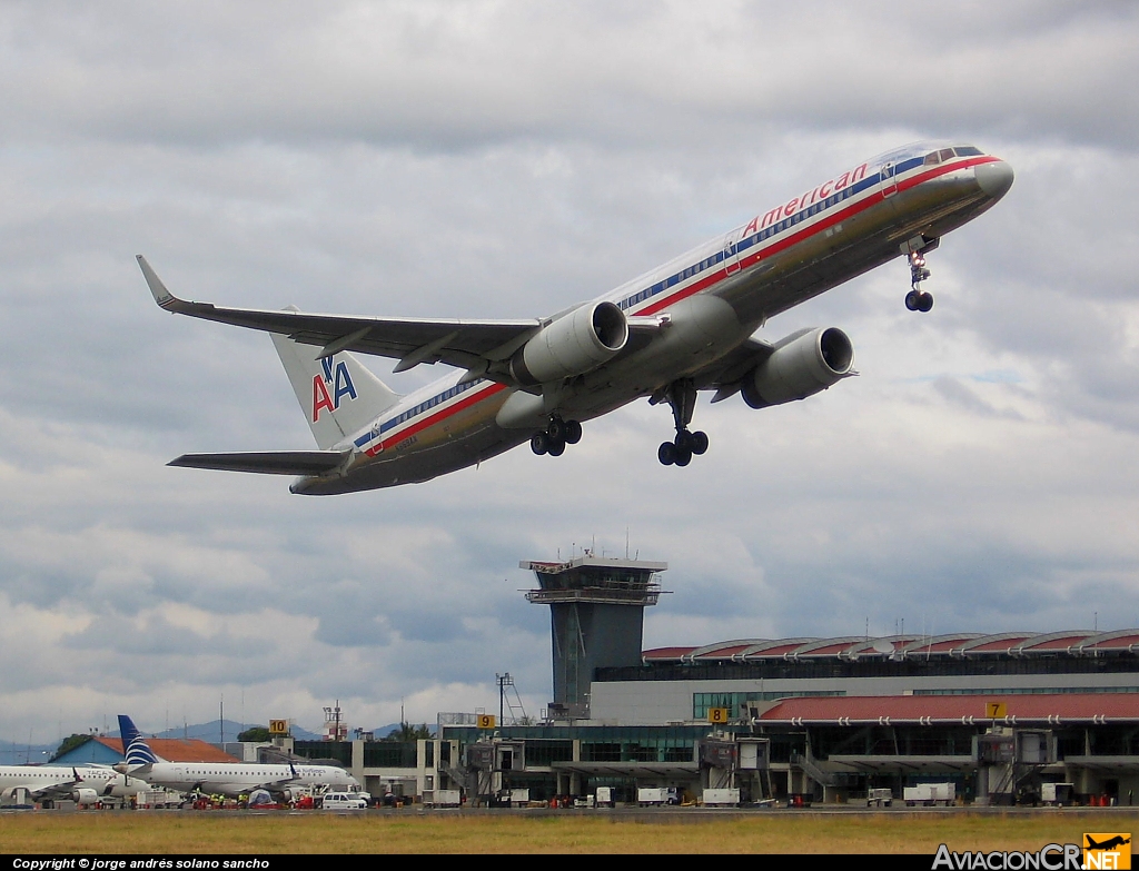 N669AA - Boeing 757-223 - American Airlines