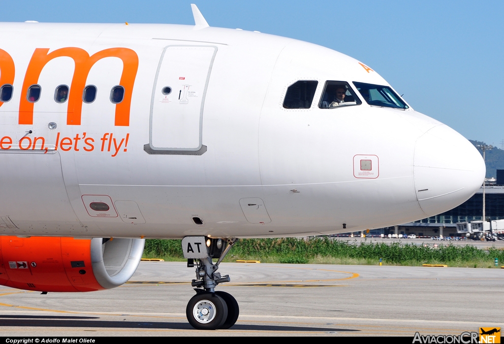 G-EZAT - Airbus A319-111 - EasyJet Airline