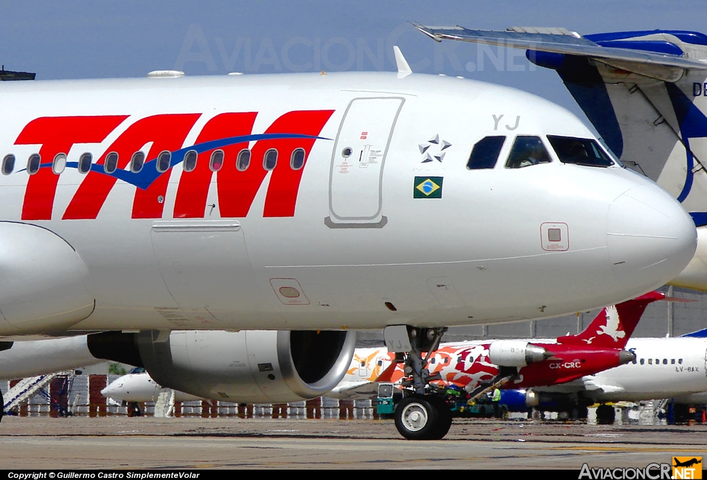 PR-MYJ - Airbus A320-214 - TAM
