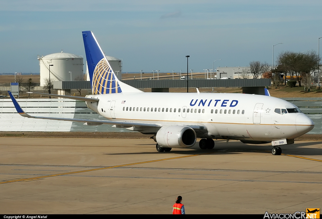 N16646 - Boeing 737-524 - United Airlines