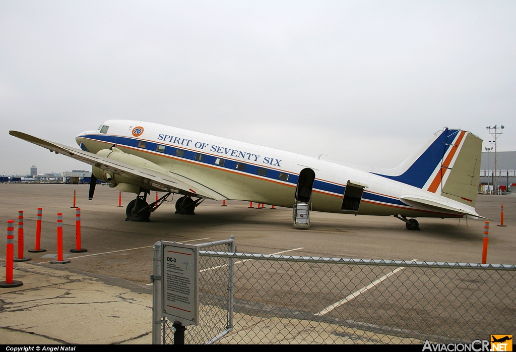 N760 - Douglas DC-3 - Privado