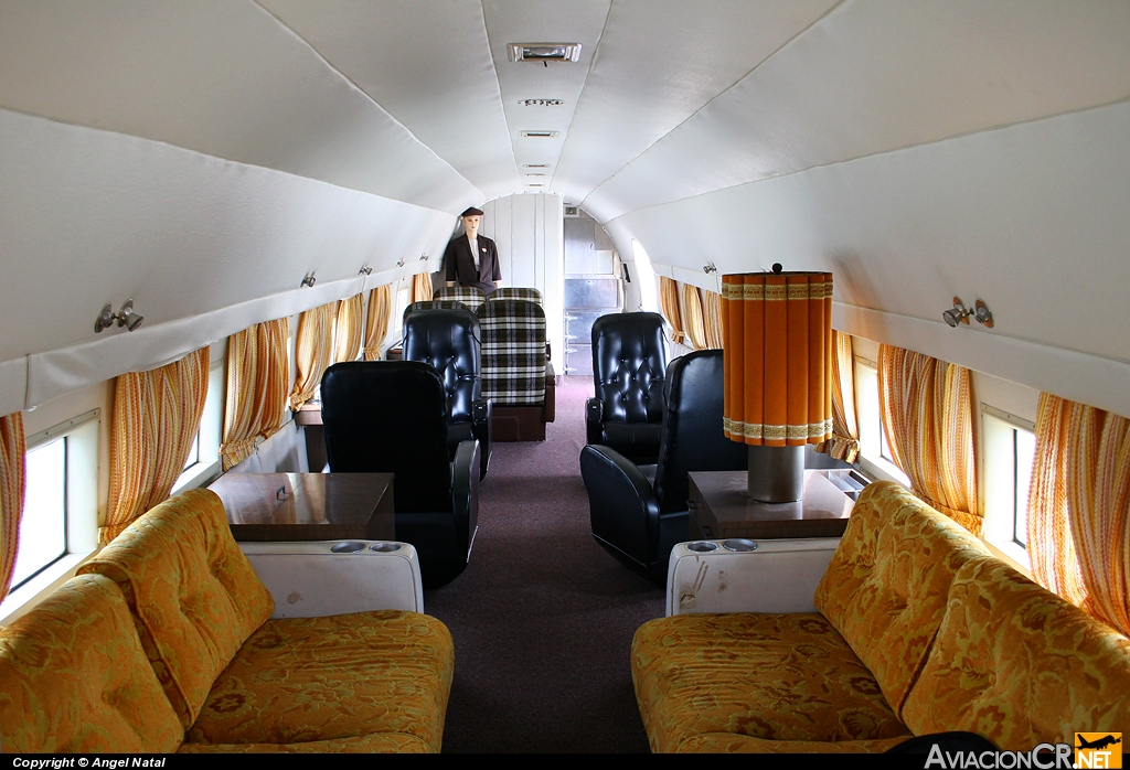 N760 - Douglas DC-3 - Privado