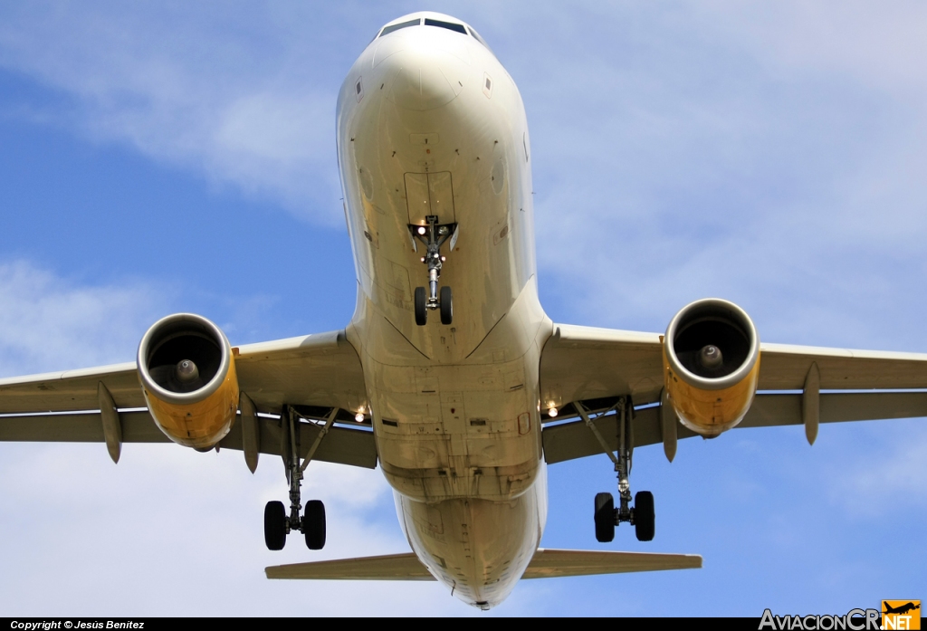 EC-LAA - Airbus A320-214 - Vueling