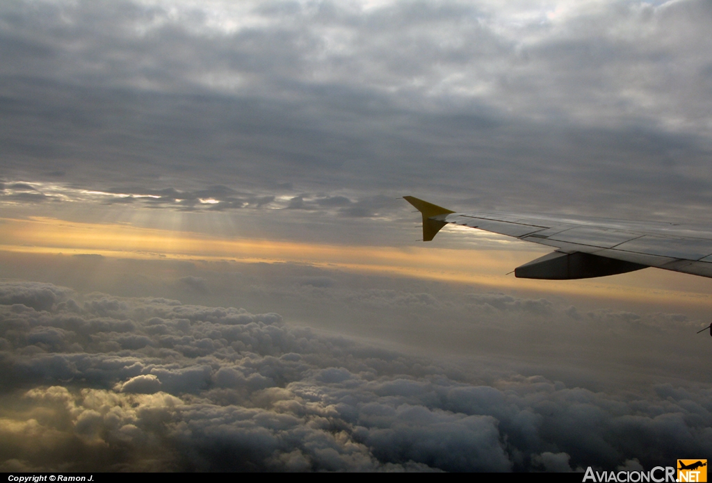 EC-ICT - Airbus A320-211 - Vueling