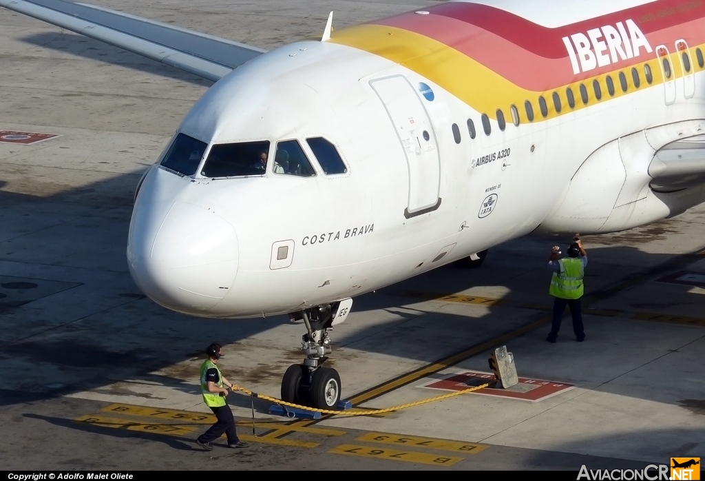 EC-IEG - Airbus A320-214 - Iberia